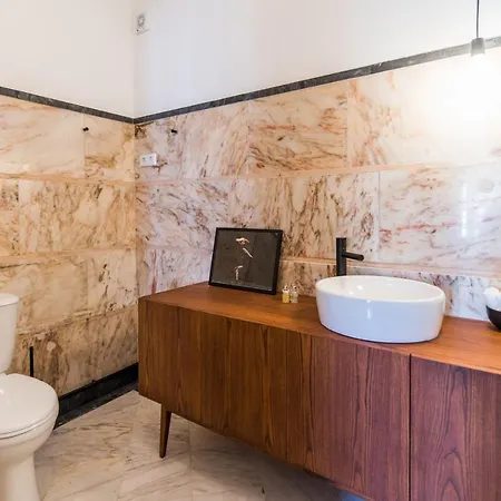 Lovelystay Central Secret Apartment *