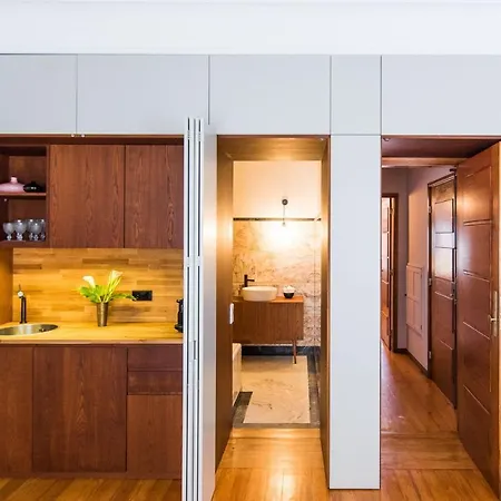 Lovelystay Central Secret Apartment Porto